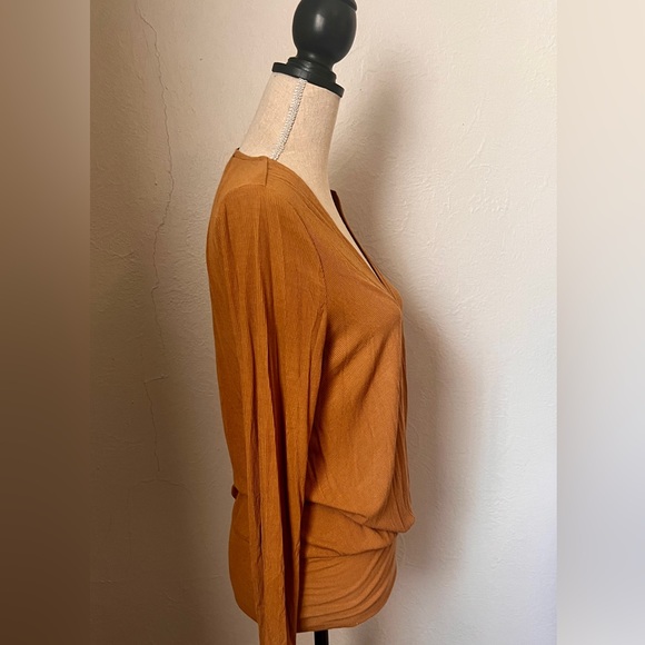 BCBGMAXAZRIA Women's Surplice Faux Wrap Knit Top Size XS - Picture 6 of 13